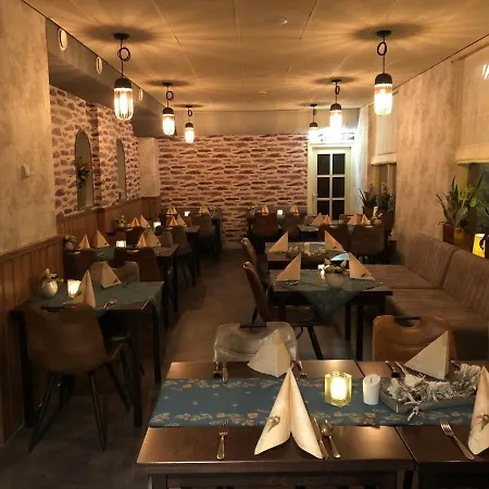 De Halve Maan Szálloda 2*