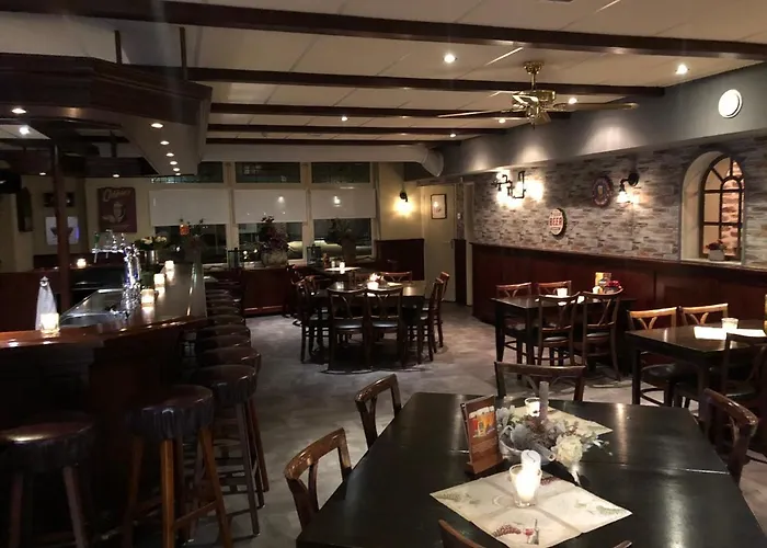 Szálloda De Halve Maan Bovenkarspel